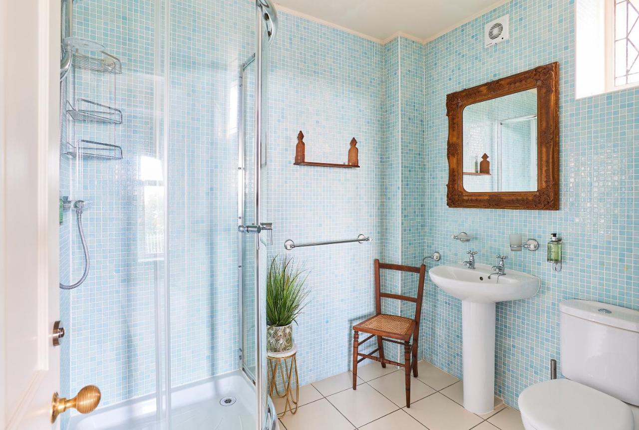 The Spa Chalet Scarborough Hot Tub, Pool, Gym, Beach Location Extérieur photo